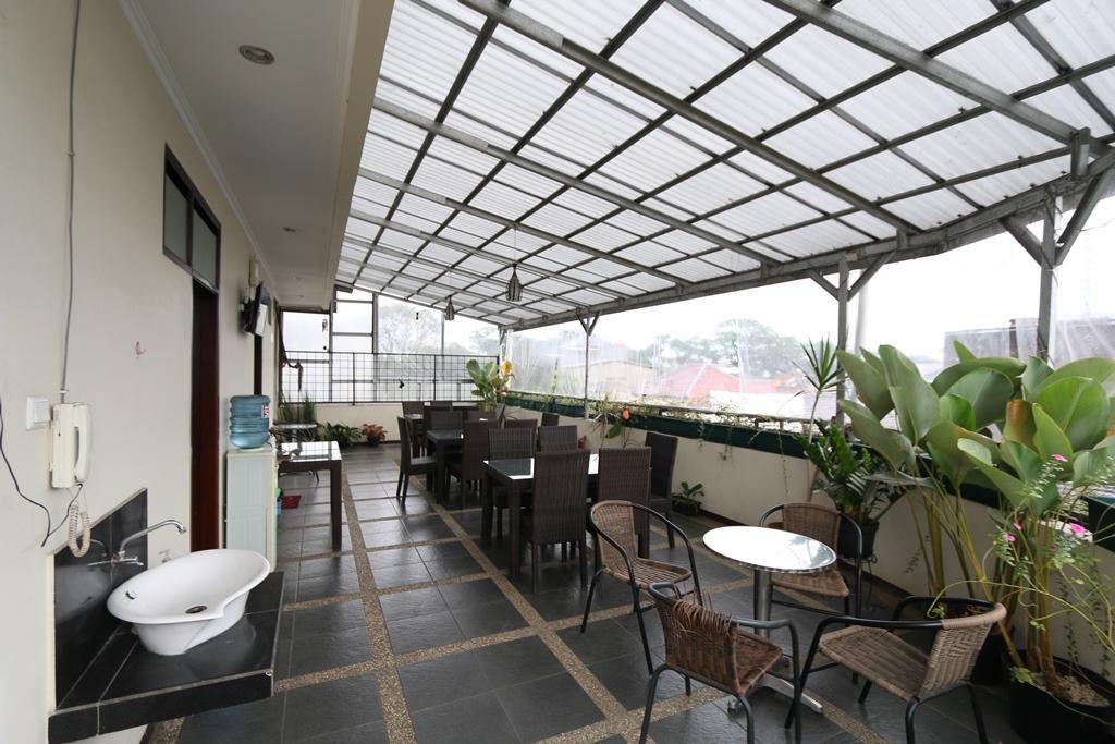 Hotel Bantal Guling Alun Alun Bandung Esterno foto