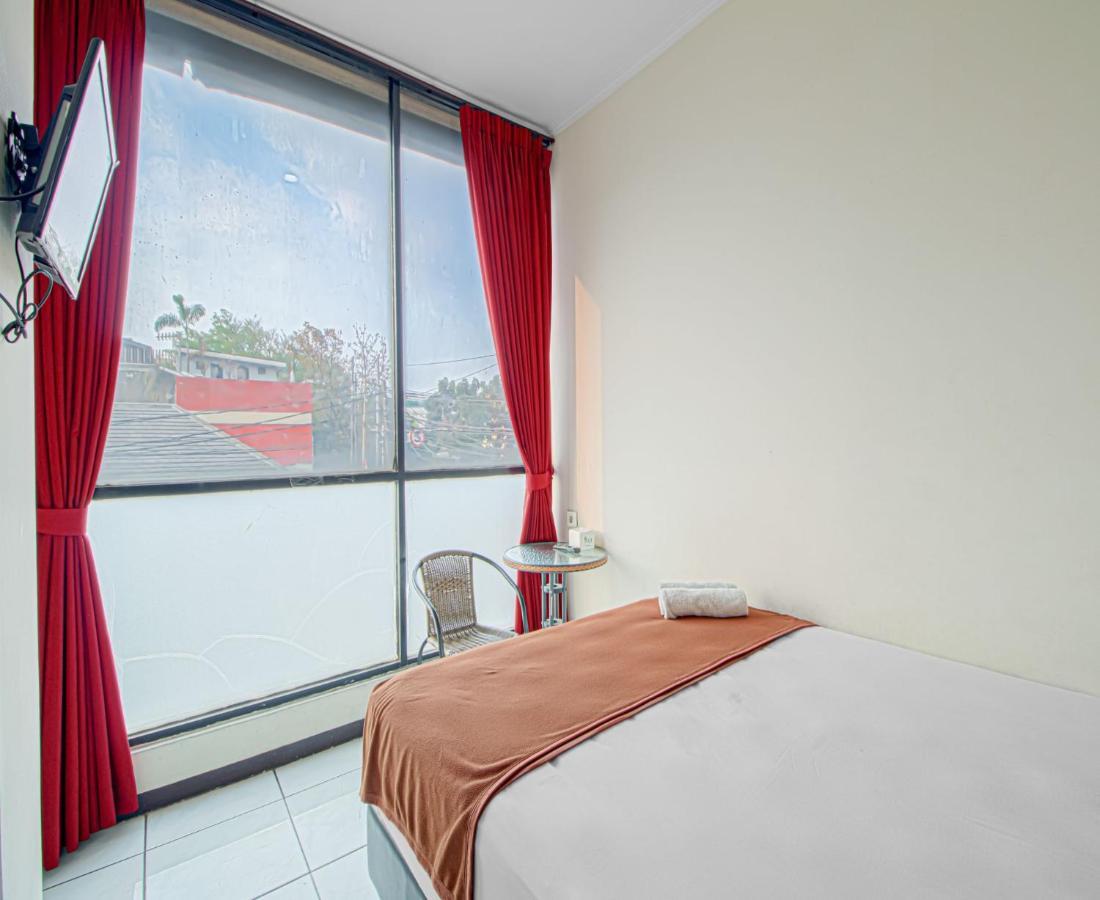 Hotel Bantal Guling Alun Alun Bandung Esterno foto