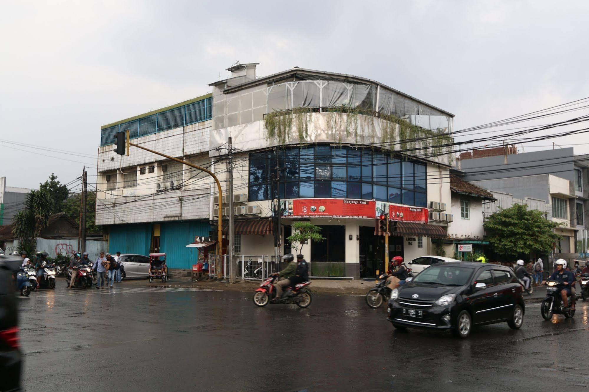 Hotel Bantal Guling Alun Alun Bandung Esterno foto