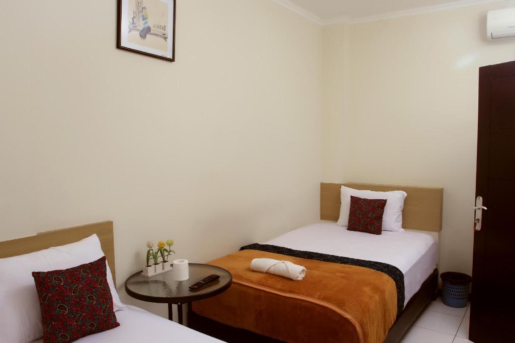 Hotel Bantal Guling Alun Alun Bandung Esterno foto