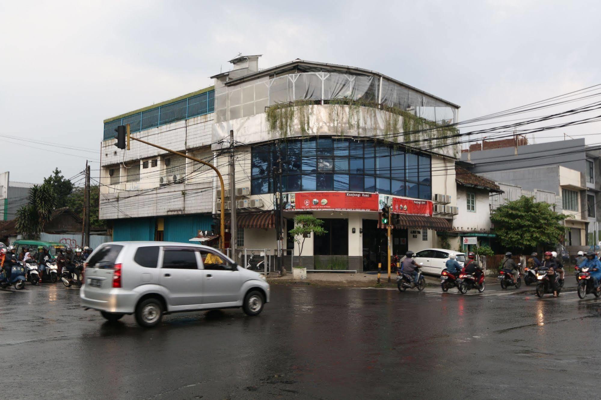 Hotel Bantal Guling Alun Alun Bandung Esterno foto