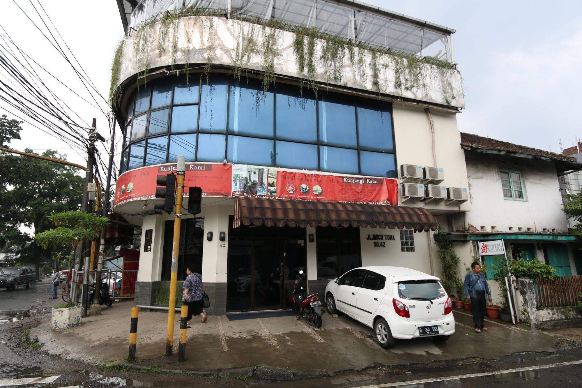 Hotel Bantal Guling Alun Alun Bandung Esterno foto