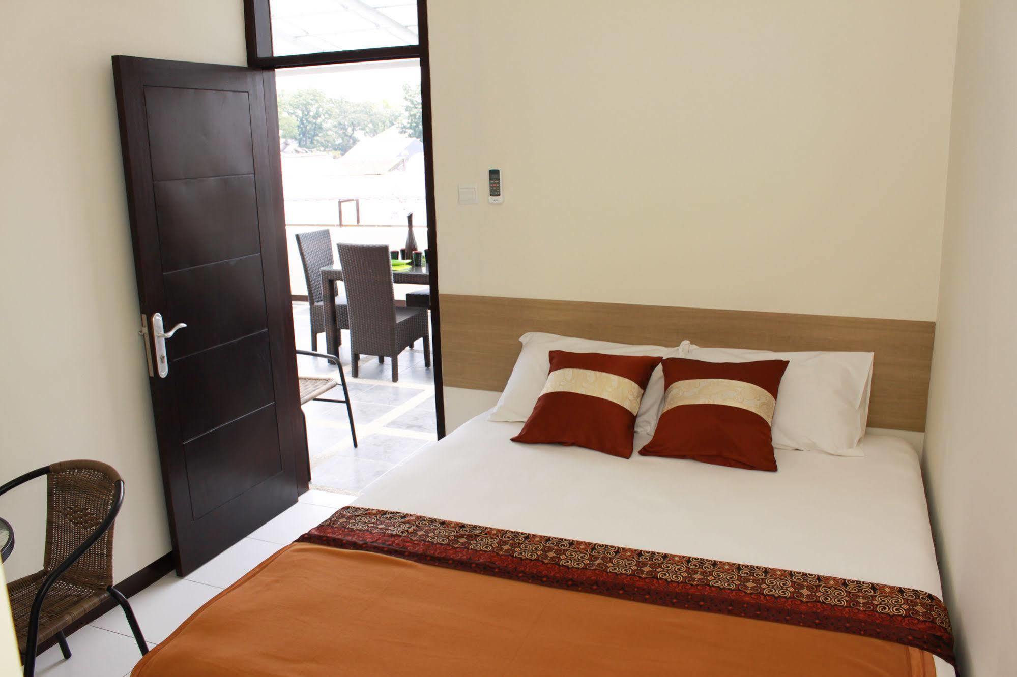 Hotel Bantal Guling Alun Alun Bandung Esterno foto