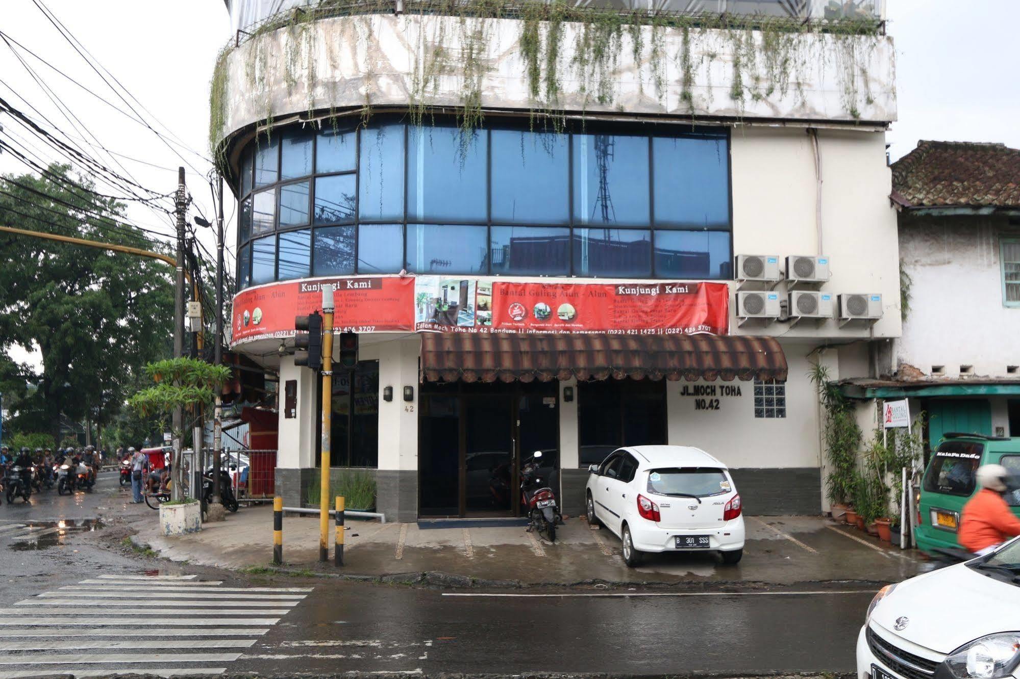 Hotel Bantal Guling Alun Alun Bandung Esterno foto